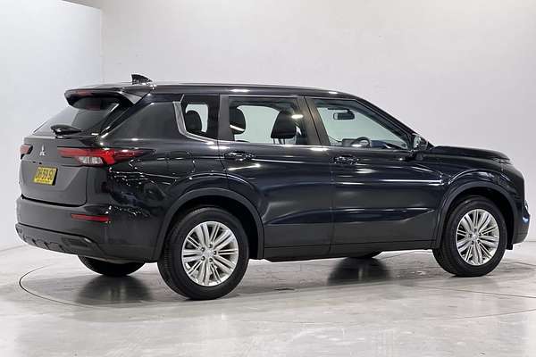 2023 Mitsubishi Outlander ES ZM