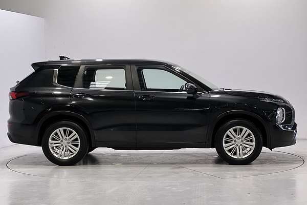 2023 Mitsubishi Outlander ES ZM