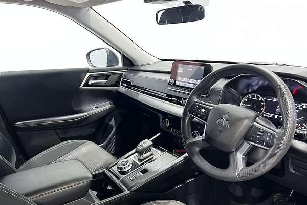 2023 Mitsubishi Outlander ES ZM