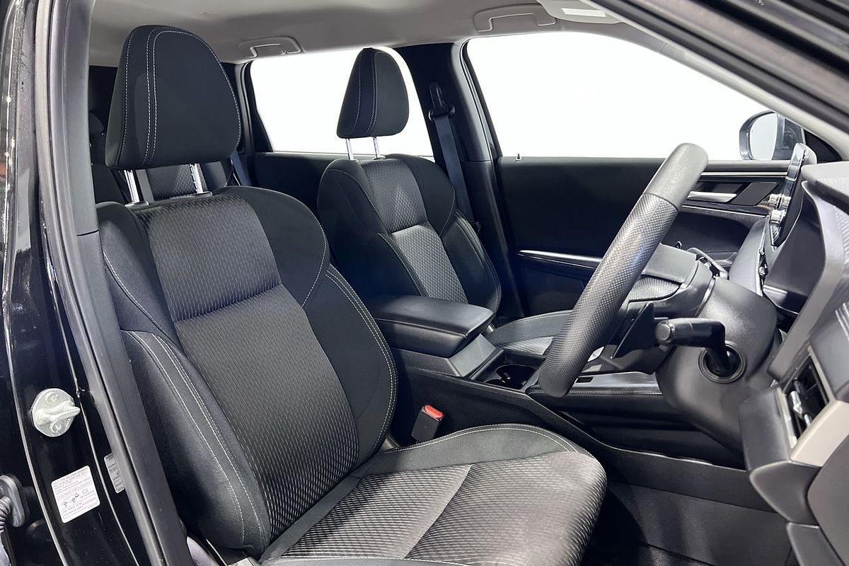 2023 Mitsubishi Outlander ES ZM