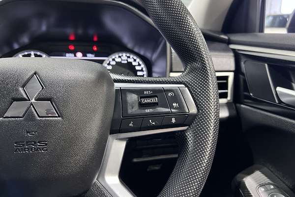 2023 Mitsubishi Outlander ES ZM