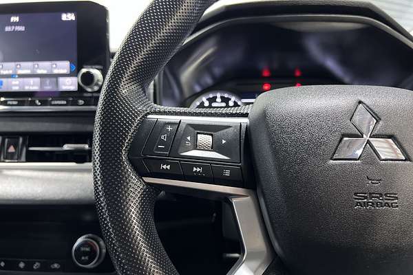 2023 Mitsubishi Outlander ES ZM