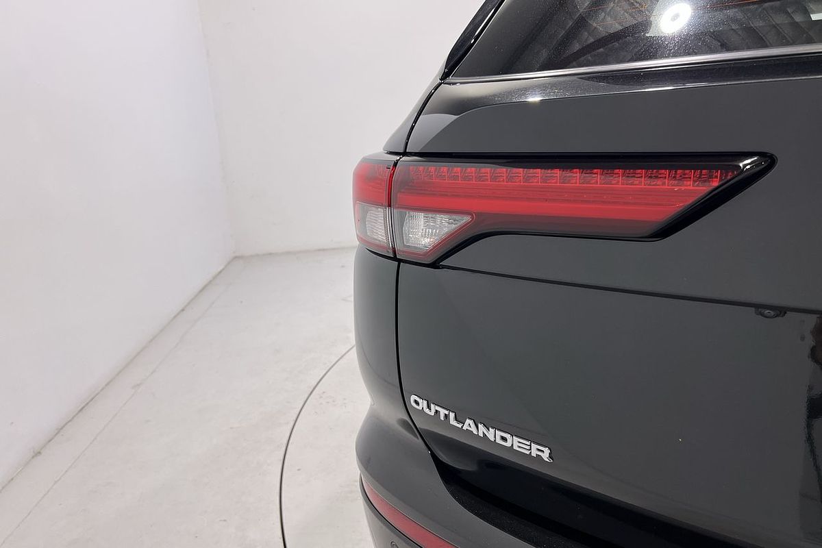 2023 Mitsubishi Outlander ES ZM