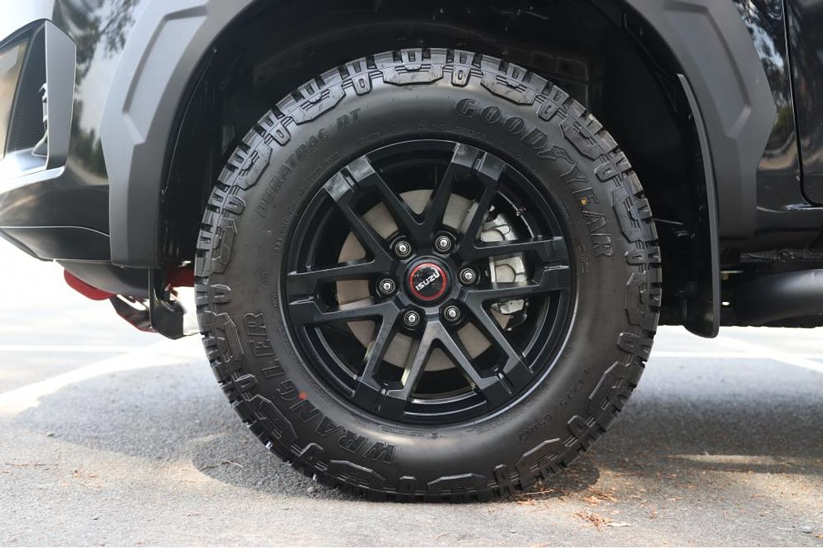 2024 Isuzu D-MAX BLADE 4X4