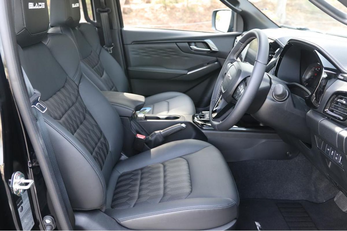2024 Isuzu D-MAX BLADE 4X4