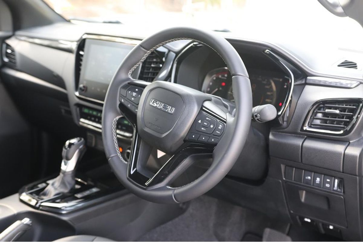 2024 Isuzu D-MAX BLADE 4X4