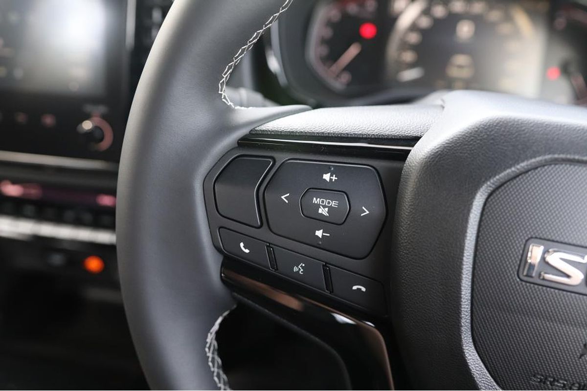 2024 Isuzu D-MAX BLADE 4X4