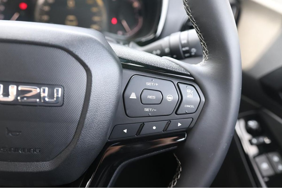 2024 Isuzu D-MAX BLADE 4X4