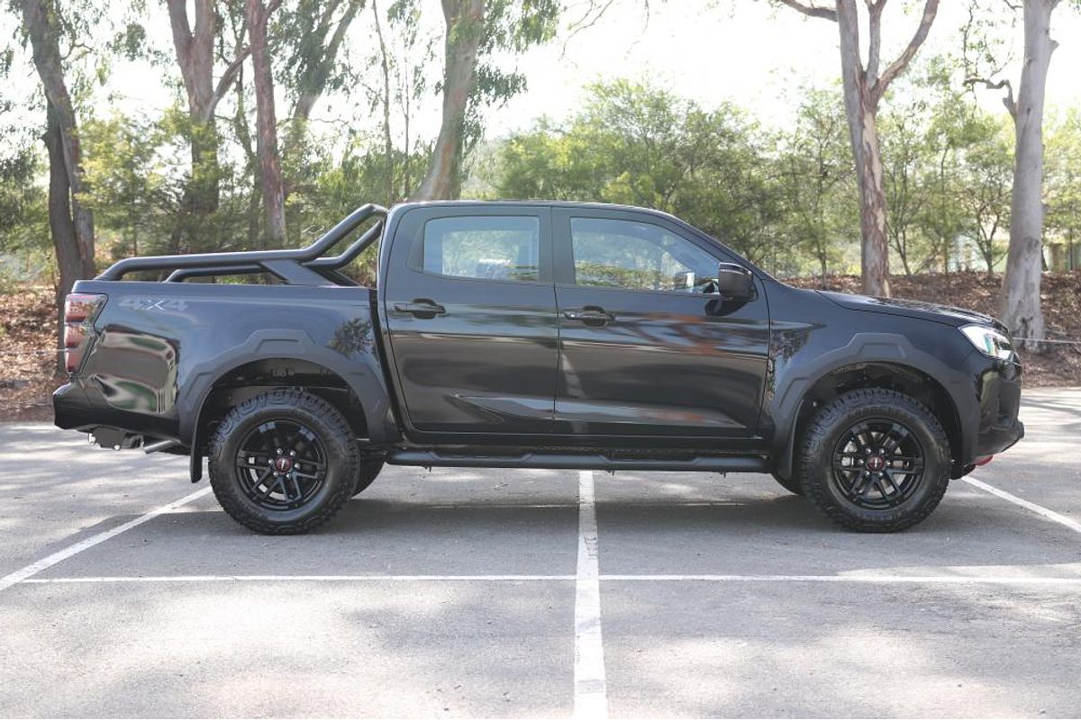 2024 Isuzu D-MAX BLADE 4X4