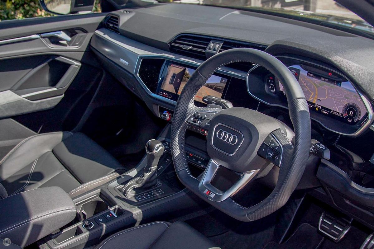 2025 Audi Q3 40 TFSI S line F3