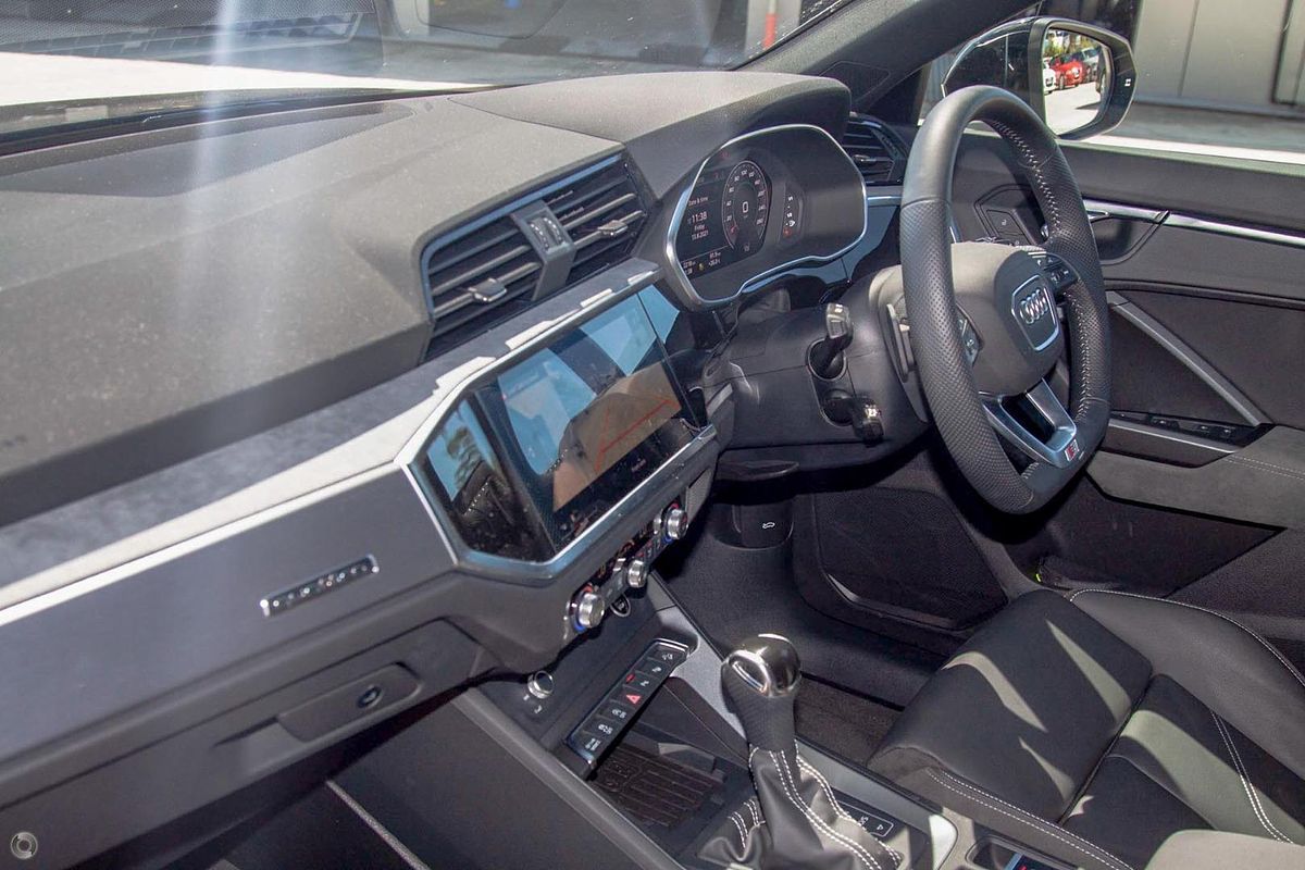 2025 Audi Q3 40 TFSI S line F3