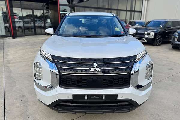 2025 Mitsubishi Outlander ES ZM