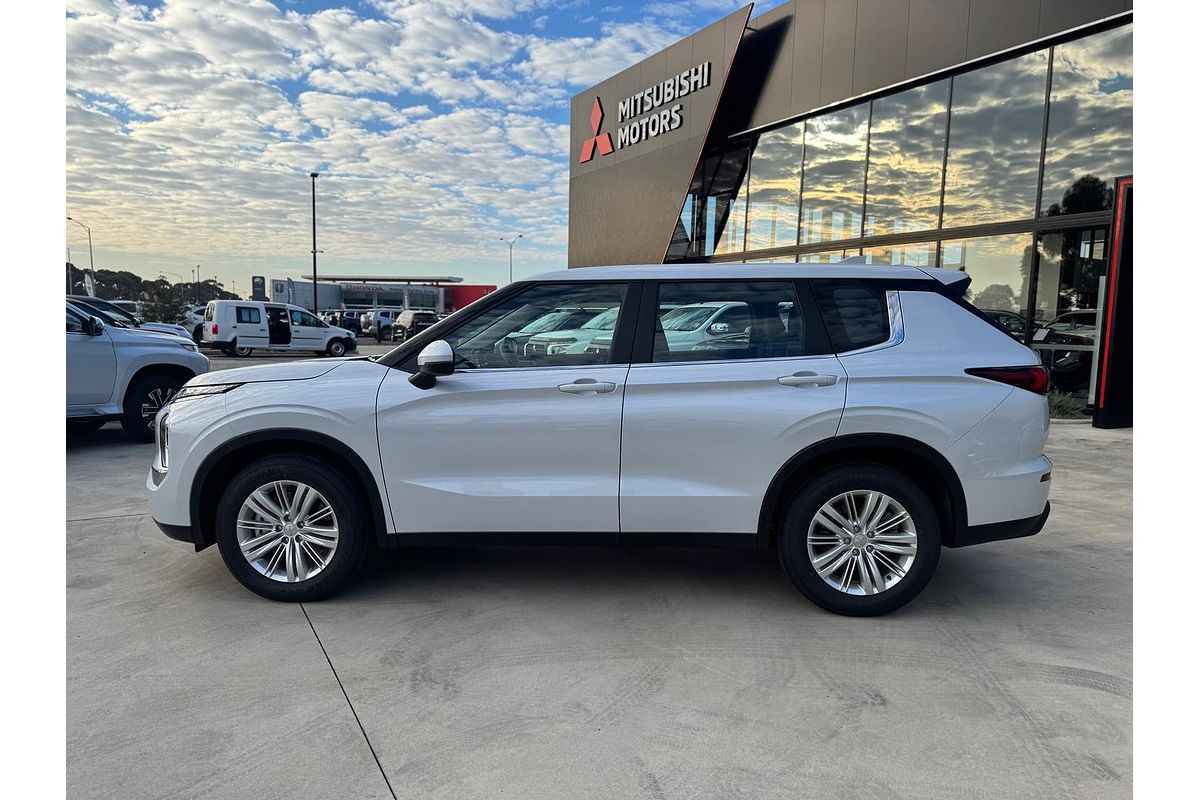 2025 Mitsubishi Outlander ES ZM