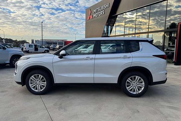 2025 Mitsubishi Outlander ES ZM