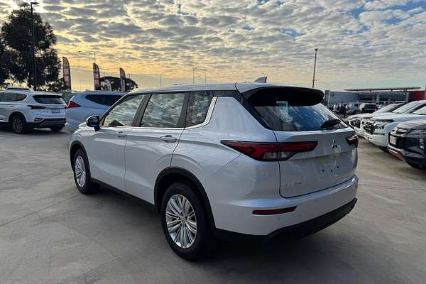 2025 Mitsubishi Outlander ES ZM