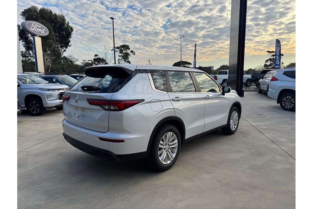 2025 Mitsubishi Outlander ES ZM
