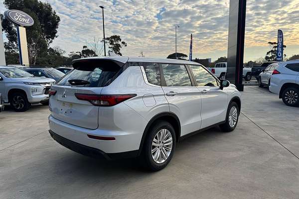 2025 Mitsubishi Outlander ES ZM