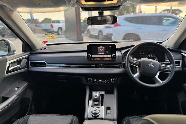 2025 Mitsubishi Outlander ES ZM