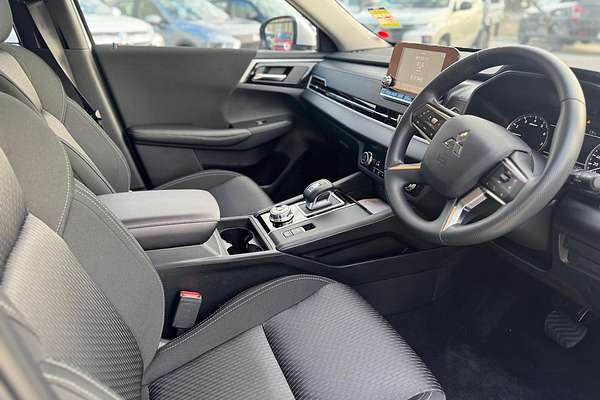 2025 Mitsubishi Outlander ES ZM