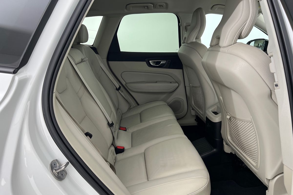 2023 Volvo XC60 Recharge Plus T8 Plug-In Hybrid