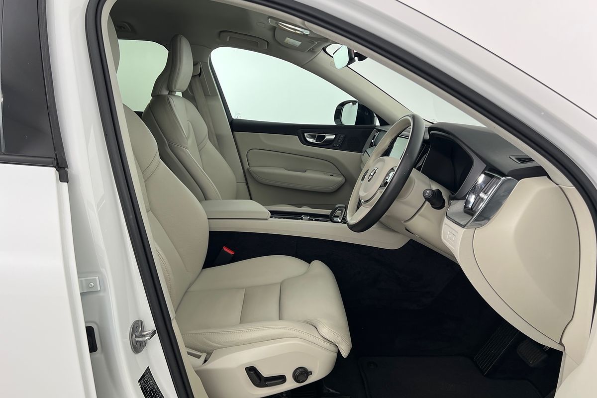 2023 Volvo XC60 Recharge Plus T8 Plug-In Hybrid