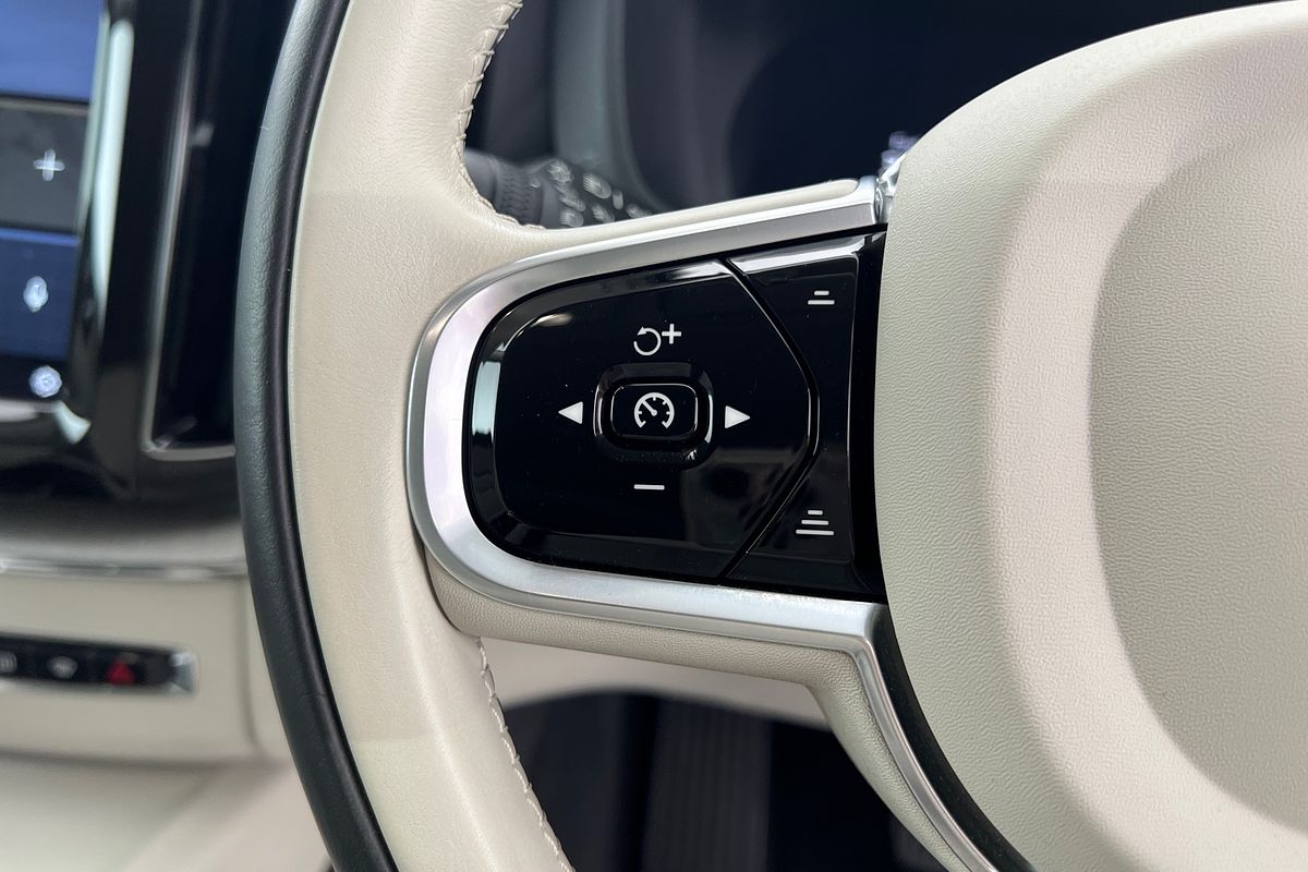 2023 Volvo XC60 Recharge Plus T8 Plug-In Hybrid