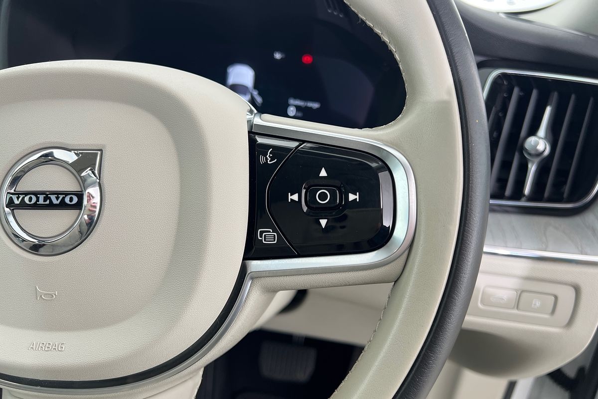 2023 Volvo XC60 Recharge Plus T8 Plug-In Hybrid
