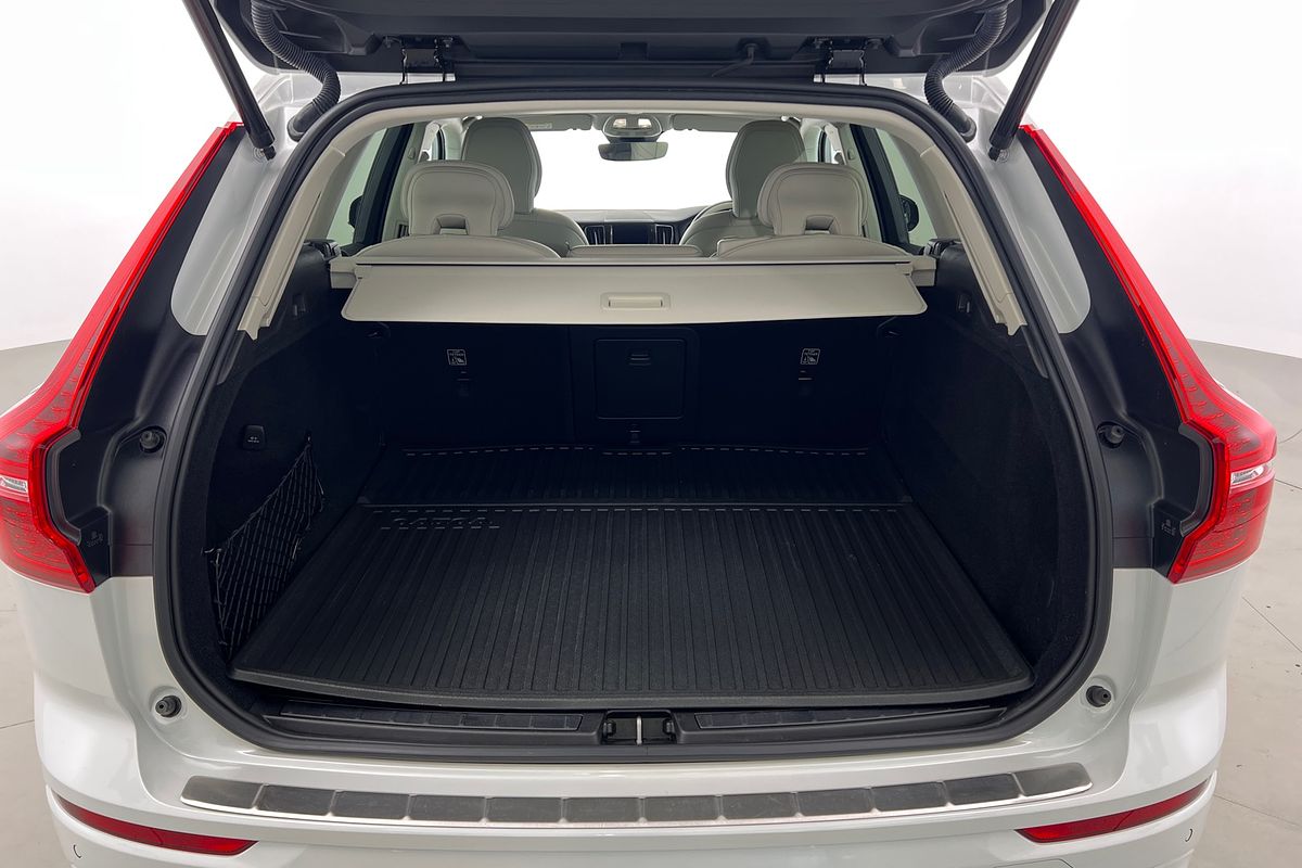 2023 Volvo XC60 Recharge Plus T8 Plug-In Hybrid