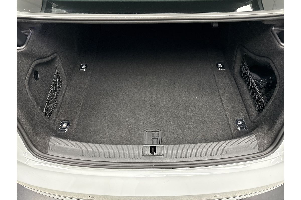 2018 Audi A4 45 TFSI S line B9
