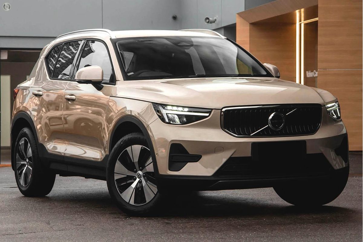 2024 Volvo XC40 Plus B4