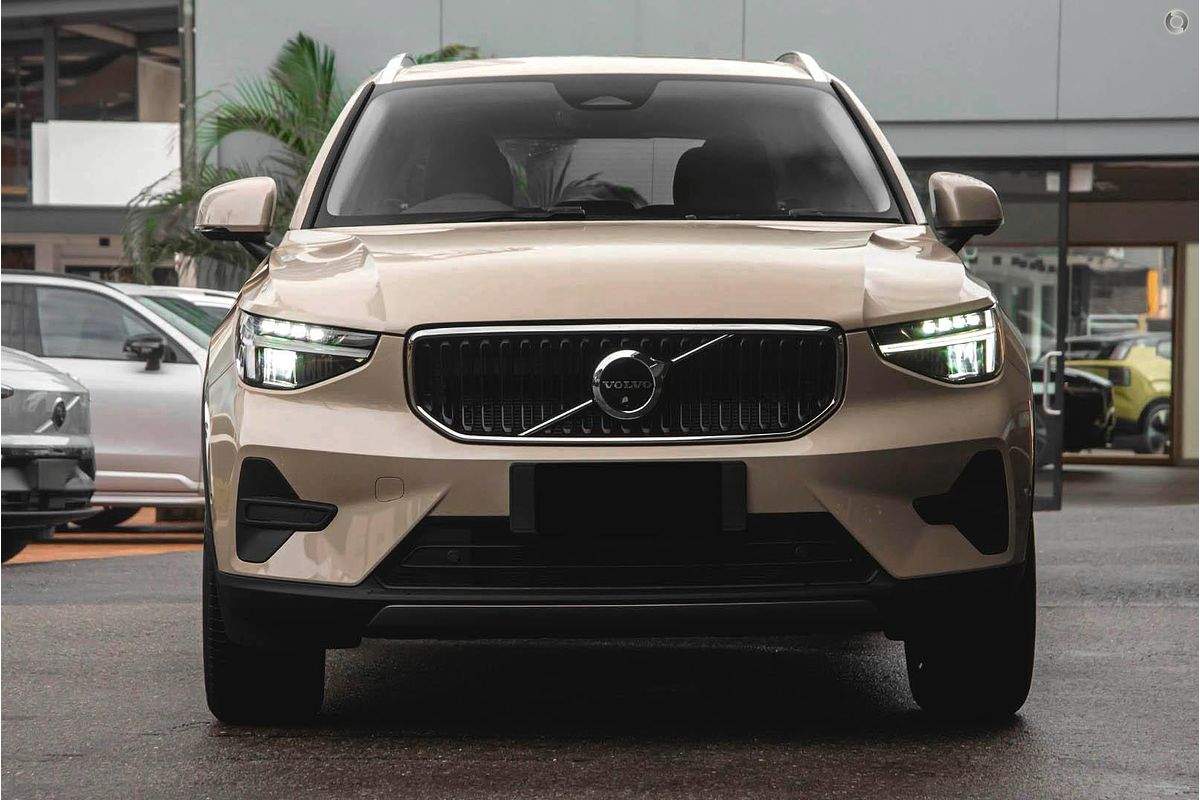 2024 Volvo XC40 Plus B4