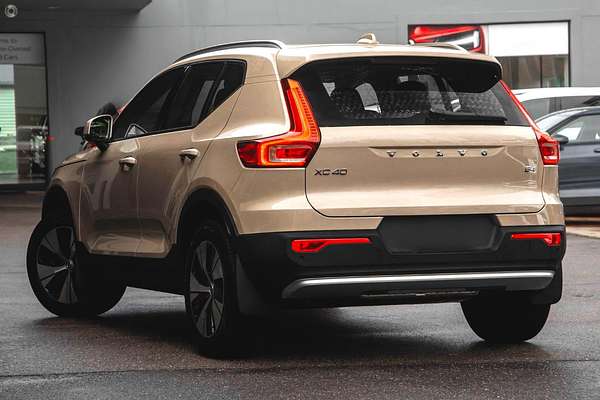 2024 Volvo XC40 Plus B4