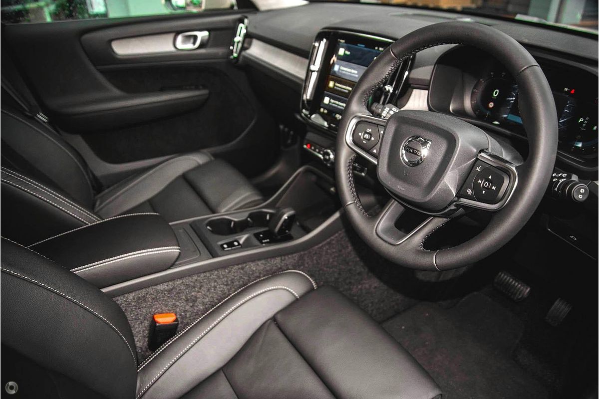 2024 Volvo XC40 Plus B4