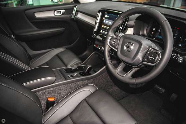 2024 Volvo XC40 Plus B4