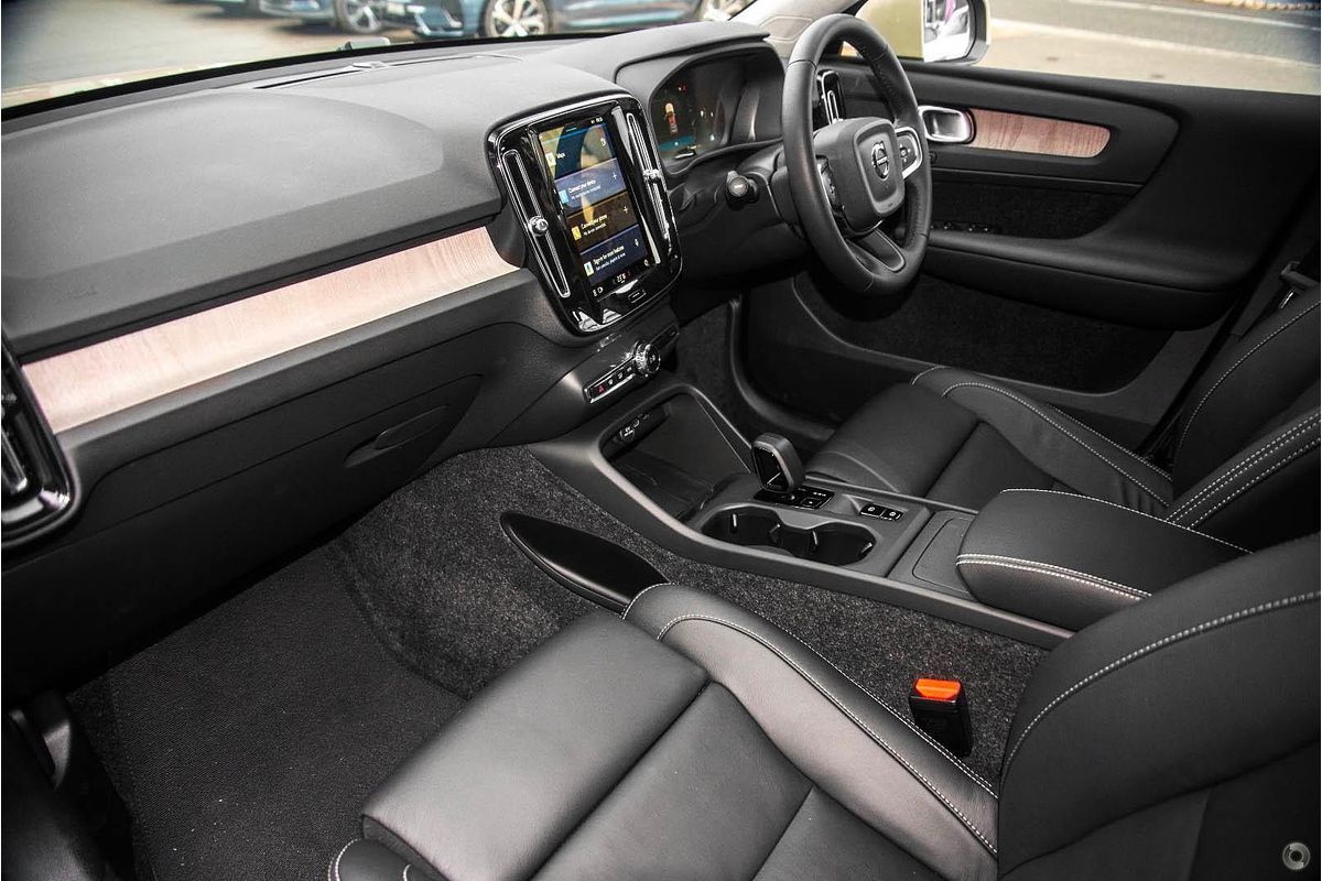 2024 Volvo XC40 Plus B4