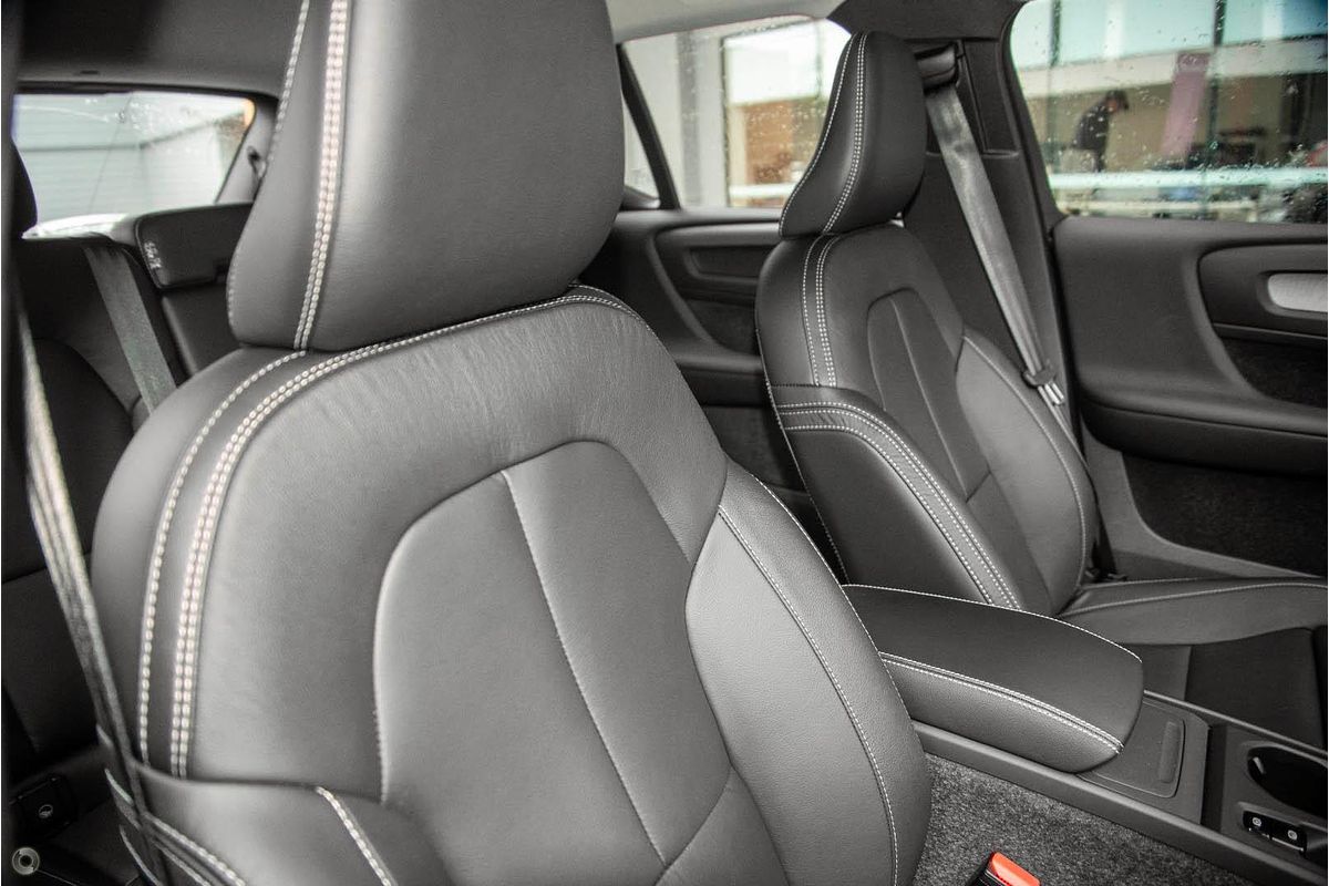 2024 Volvo XC40 Plus B4