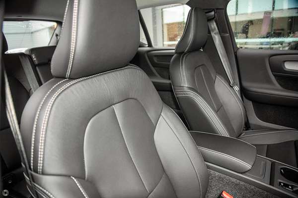 2024 Volvo XC40 Plus B4