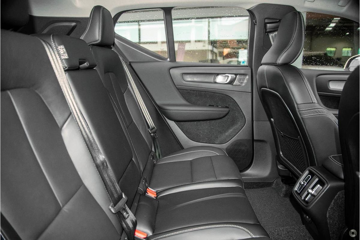 2024 Volvo XC40 Plus B4