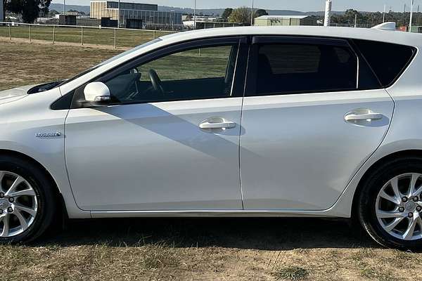 2016 Toyota Corolla Hybrid ZWE186R