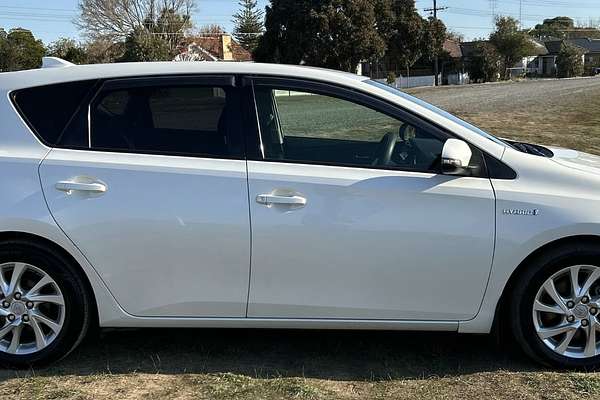 2016 Toyota Corolla Hybrid ZWE186R