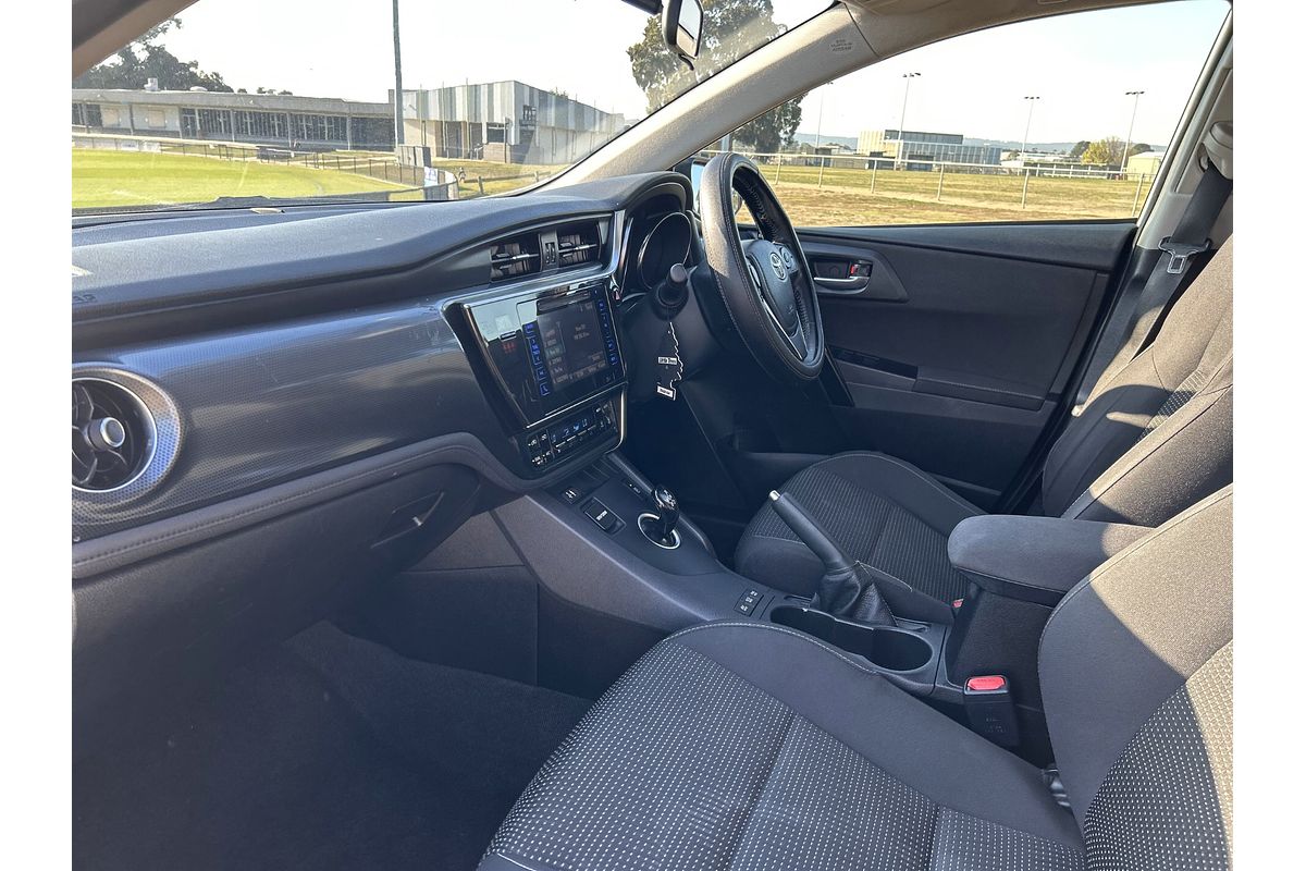 2016 Toyota Corolla Hybrid ZWE186R
