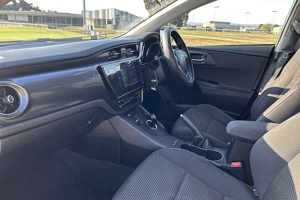 2016 Toyota Corolla Hybrid ZWE186R