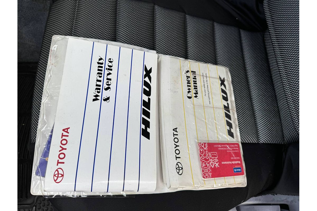 2003 Toyota Hilux SR5 KZN165R 4X4