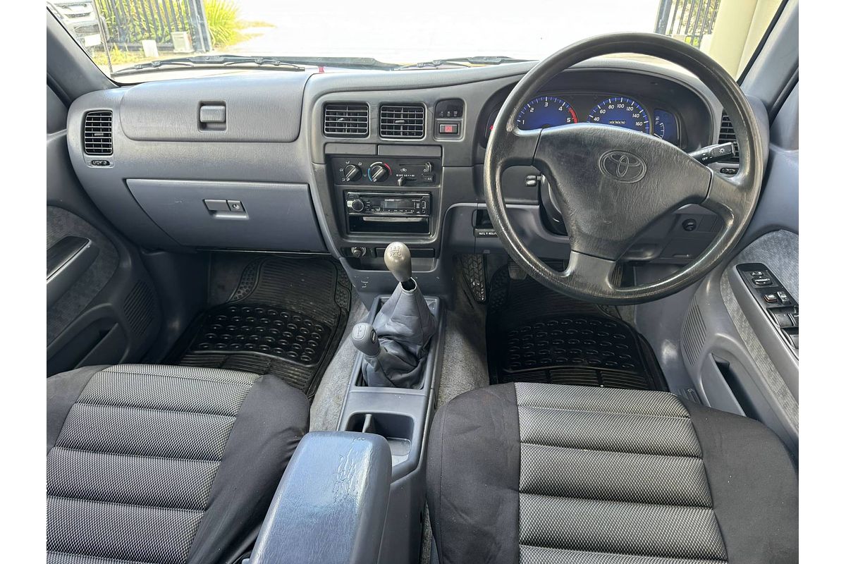 2003 Toyota Hilux SR5 KZN165R 4X4