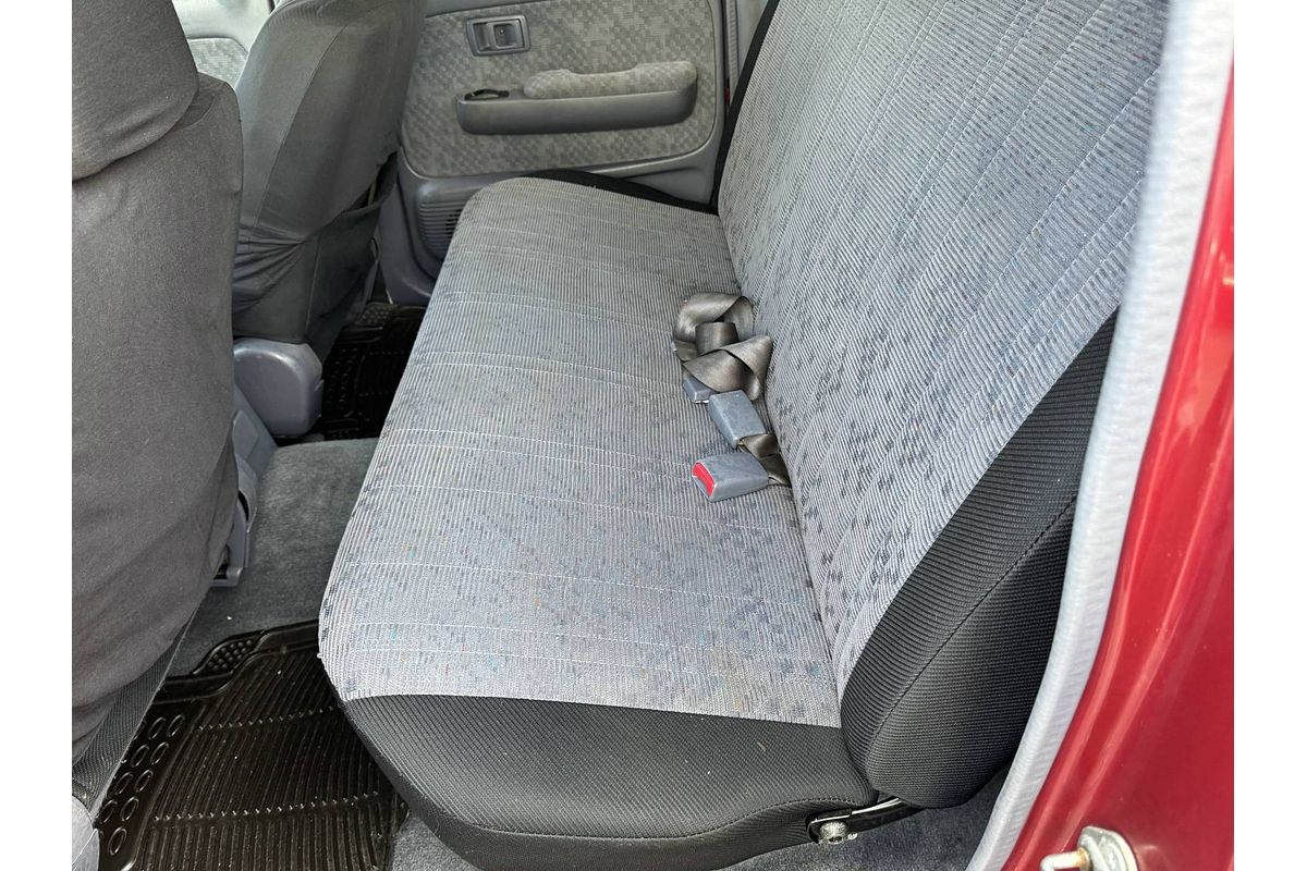 2003 Toyota Hilux SR5 KZN165R 4X4