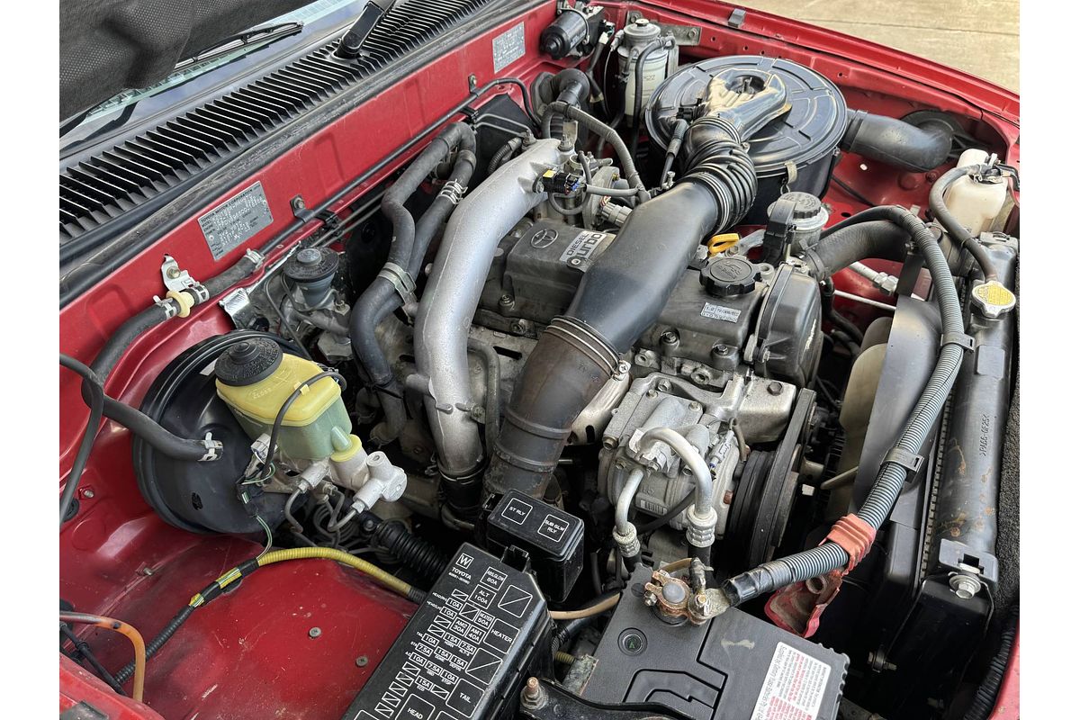 2003 Toyota Hilux SR5 KZN165R 4X4