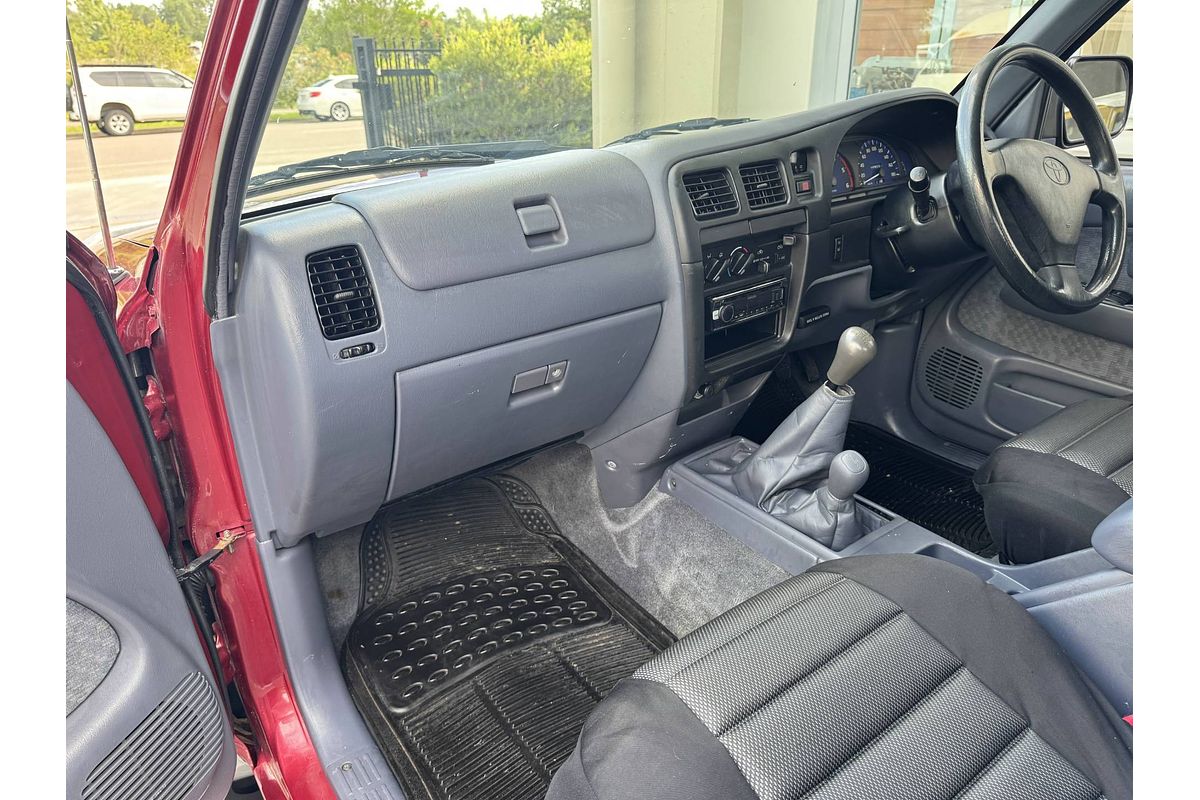2003 Toyota Hilux SR5 KZN165R 4X4