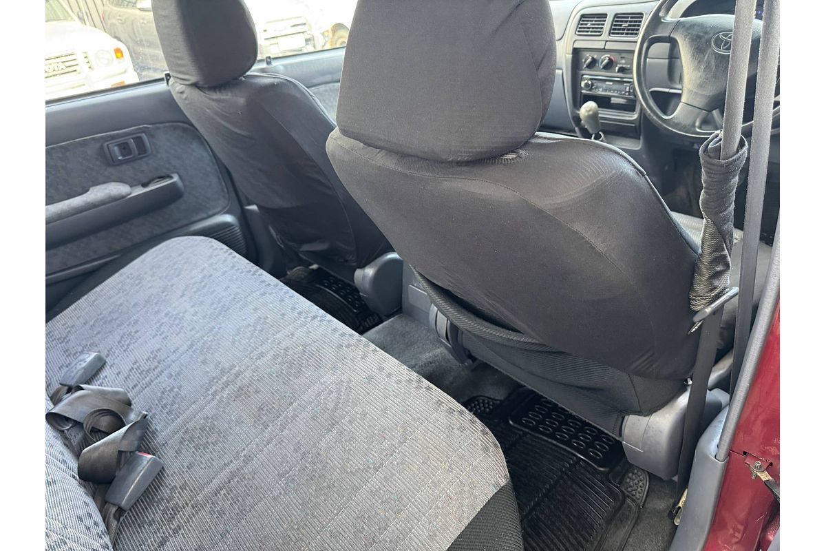 2003 Toyota Hilux SR5 KZN165R 4X4