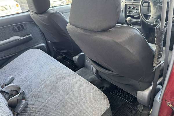 2003 Toyota Hilux SR5 KZN165R 4X4