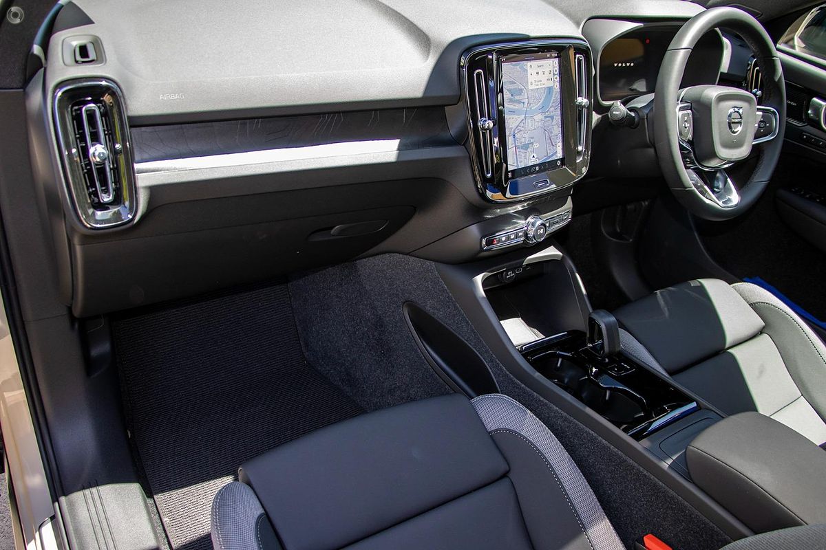 2025 Volvo EX40 Ultra Single Motor Extended Range